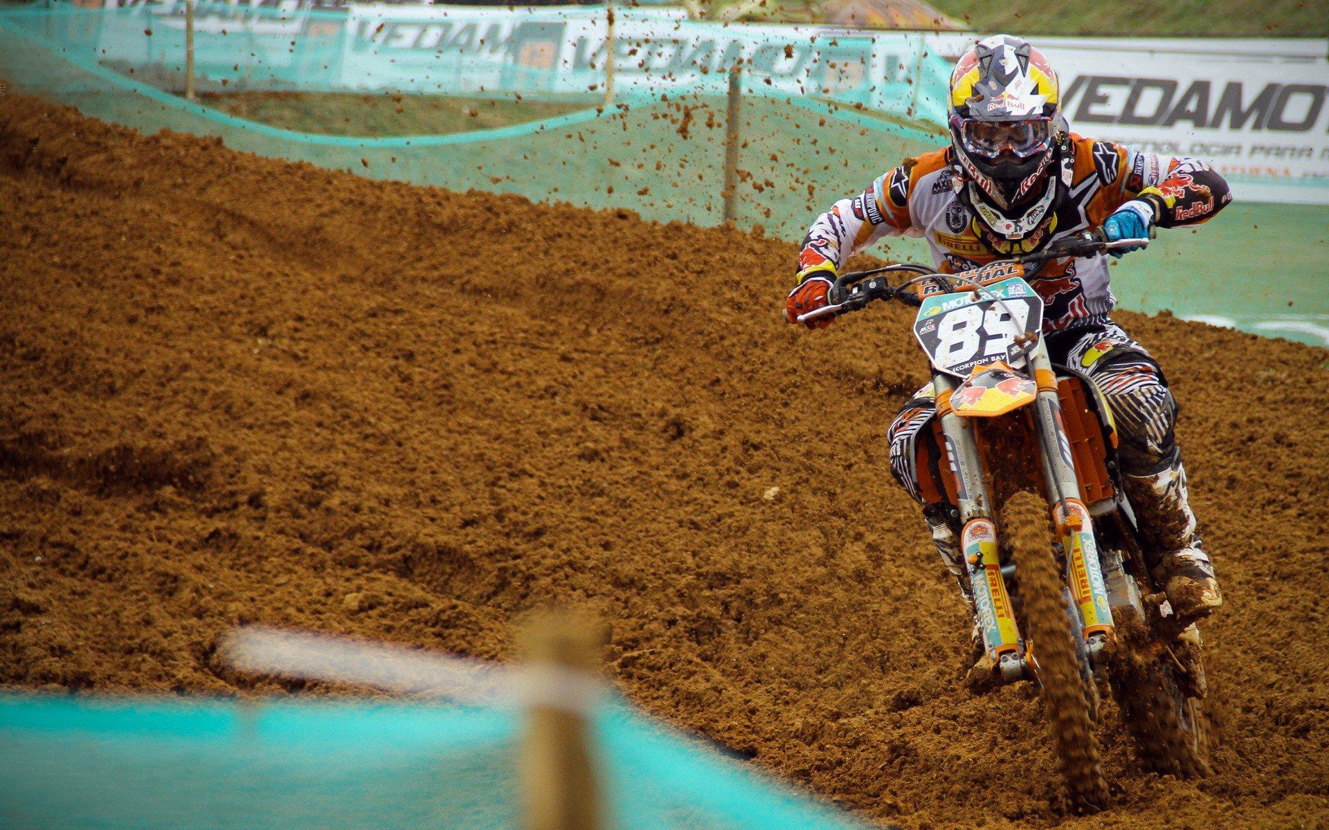 更衣室风云，华子缺席采访，麦丹与兰德尔意外登台引爆话题