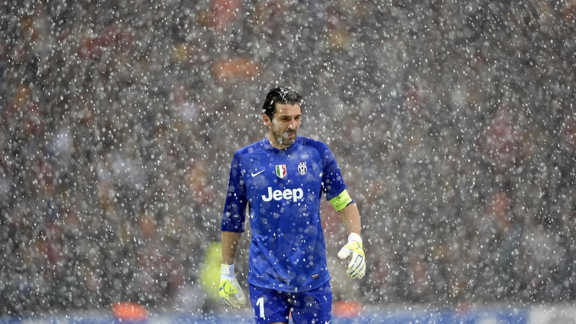 亚洲足坛现经济鸿沟，国足首发身价遭印尼碾压，年龄结构隐忧浮现