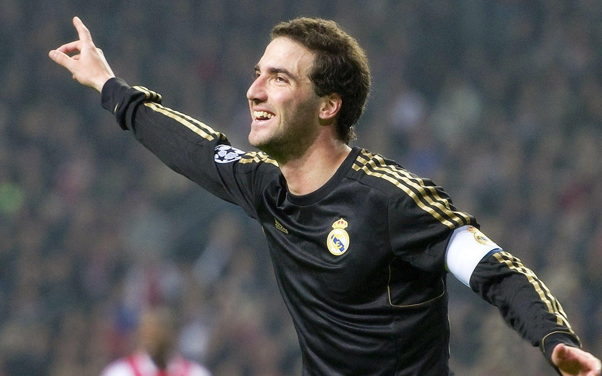 纽约内线新核崛起，哈滕斯坦成尼克斯关键引援，季后赛高效表现奠定未来基石